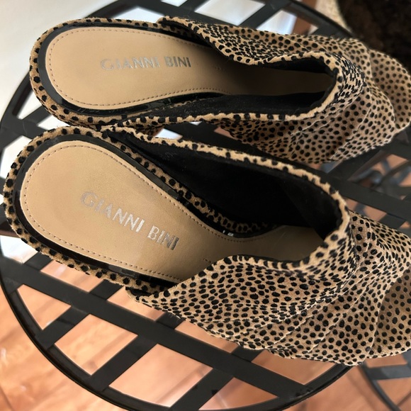 Gianni Bini Cheetah Print Heels 👠 - Picture 5 of 5
